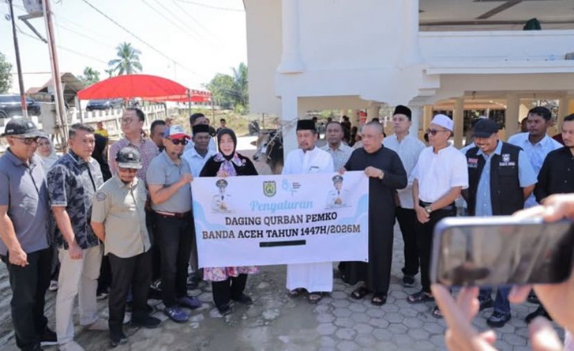 Peduli Korban Bencana, Wali Kota Banda Aceh Antar Langsung Hewan Kurban ke Pidie Jaya