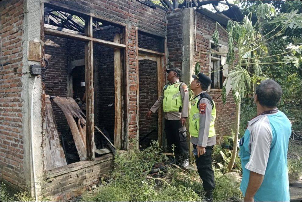Akibat Gangguan Jiwa Seorang Anak Tega Membakar Rumah Orangtuanya