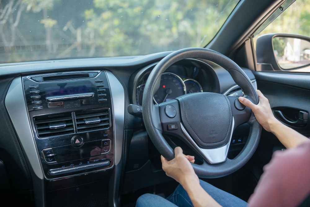 Setir Mobil Bergetar di Kecepatan Tinggi? Ini Penyebabnya