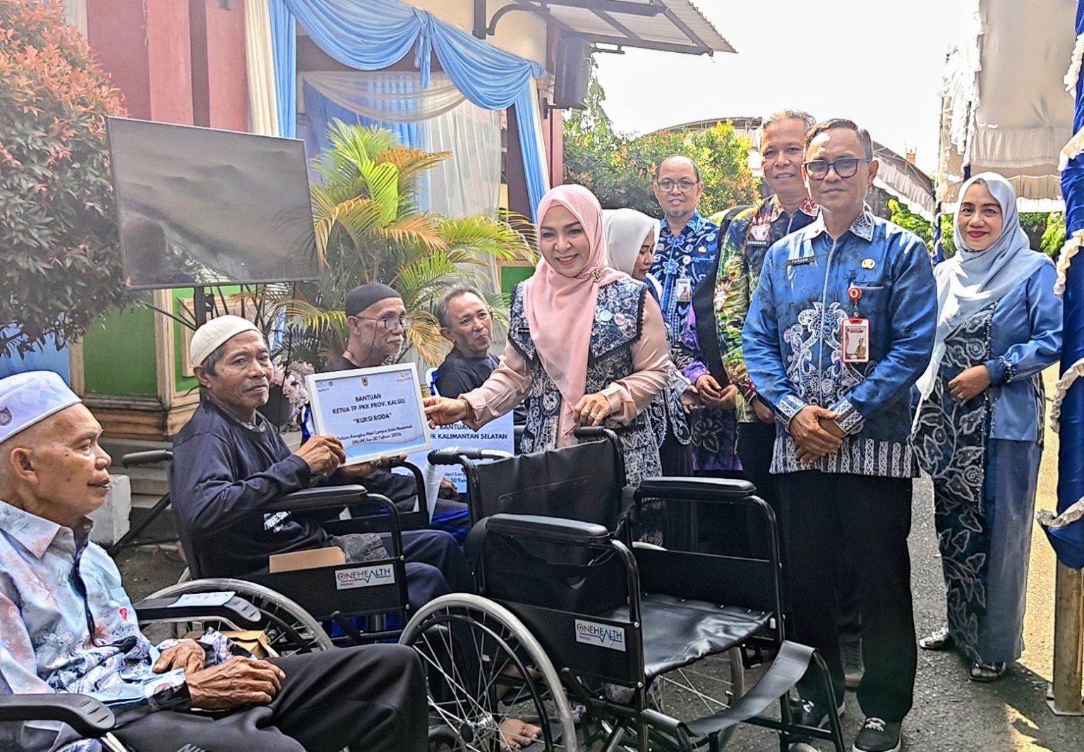 Peringatan HLUN 2026: Pemprov Kalsel Berbagi Kebahagiaan dan Serahkan Bantuan untuk Lansia di Panti Budi Sejahtera