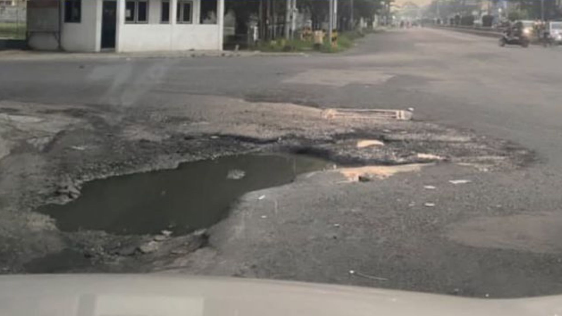 Keluhan Warga Soal Jalan Tergenang di Lampu Merah Cikampek Kembali Mengemuka