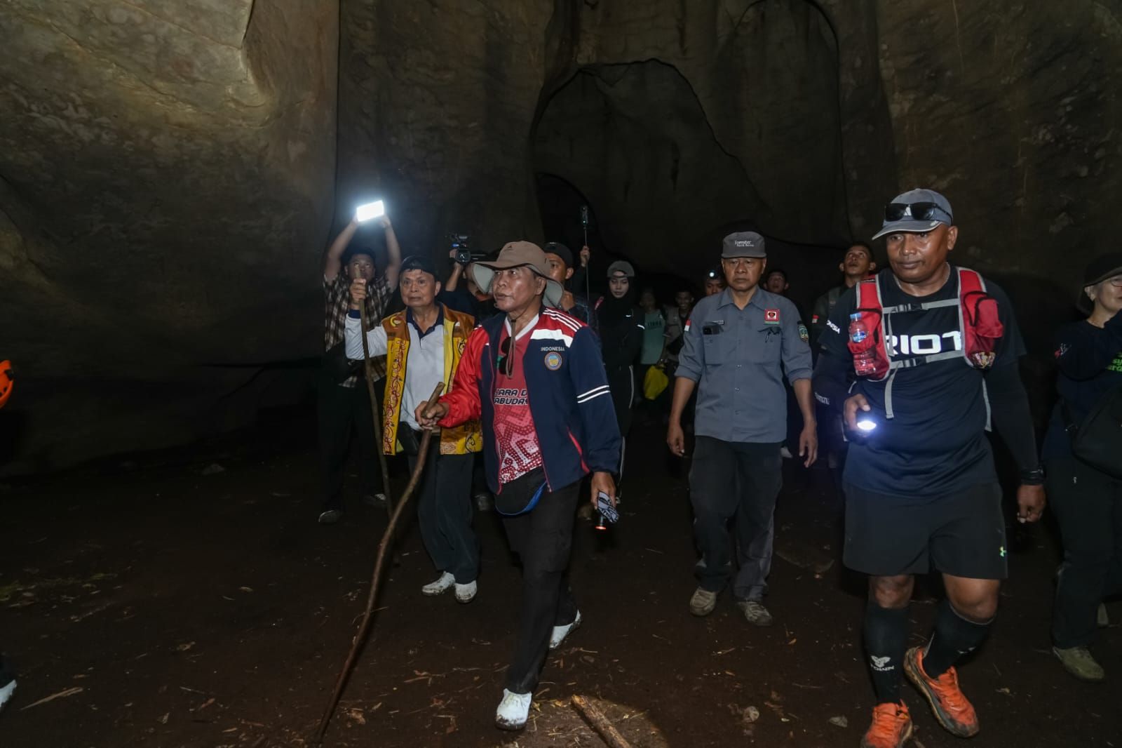Batu Bernada dari Perut Gunung Seriang, Pesona Goa Berlapis Curi Perhatian Gubernur Kaltara