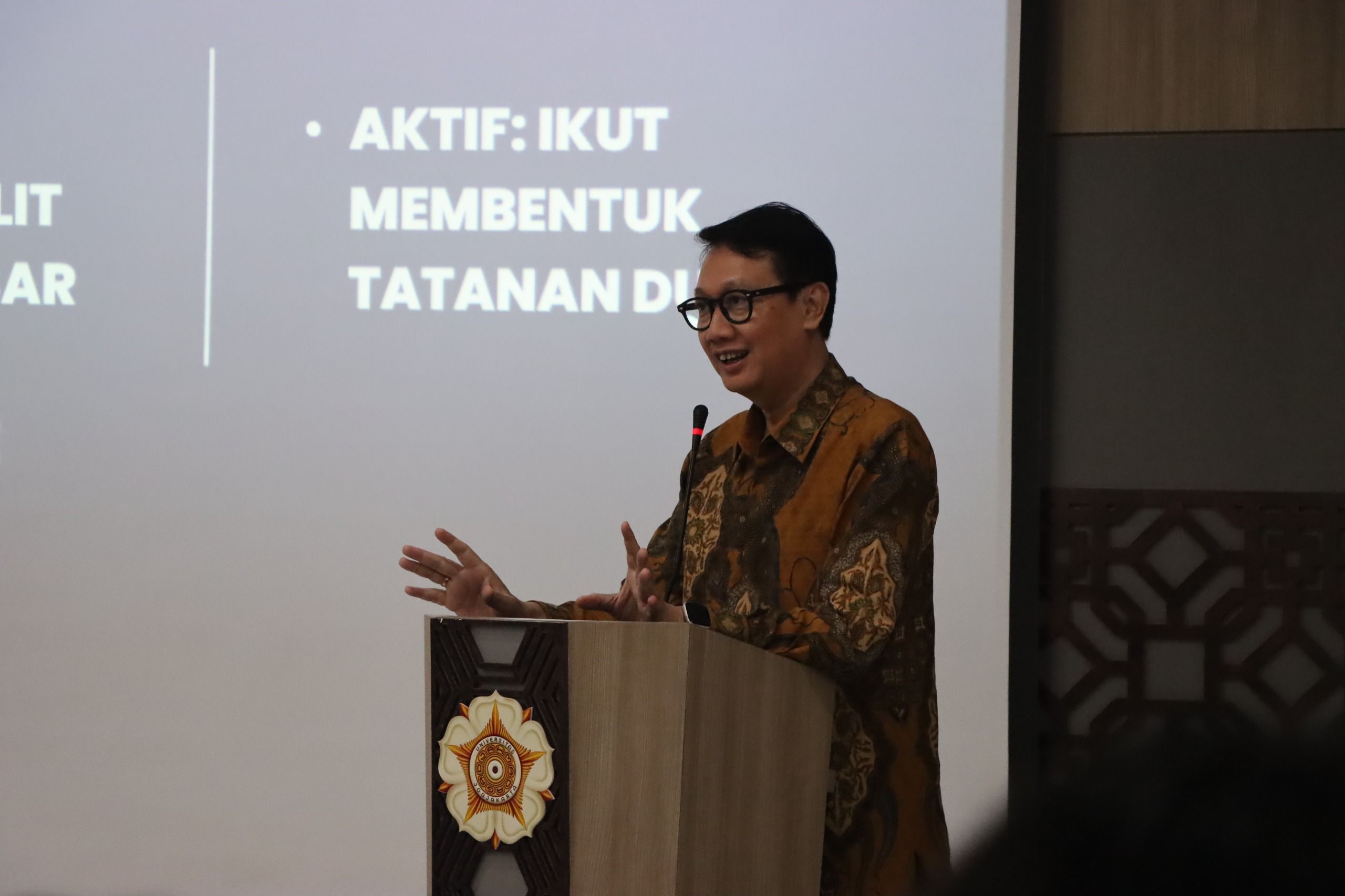 Wamenlu Sebut Teknologi hingga Nikel RI Kini Jadi Senjata Geopolitik Baru