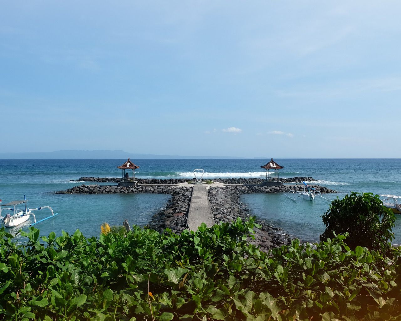 Pantai Candidasa, Destinasi Favorit untuk Menikmati Bali yang Lebih Tenang