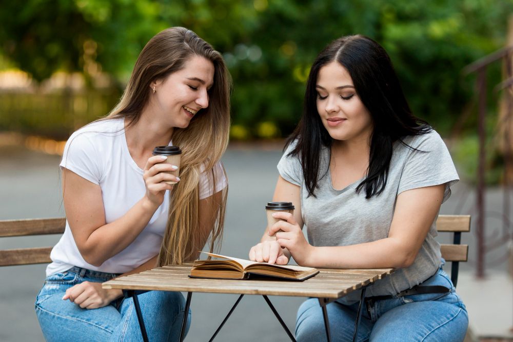 Cara Jadi Pendengar yang Baik saat Teman Curhat, Jangan Asal Jawab