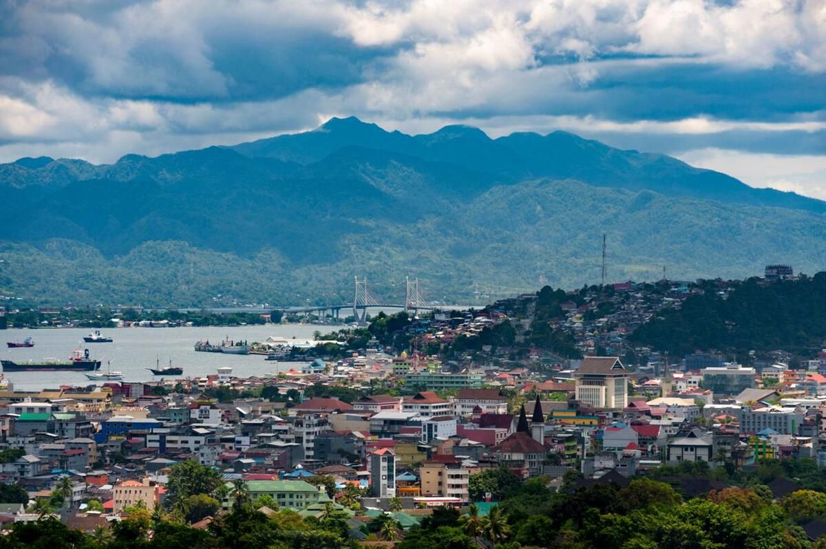 New Siwang Ujung Huk, Spot Wisata Hidden Gem di Ambon dengan Panorama Kota, Bukit, dan Laut Sekaligus