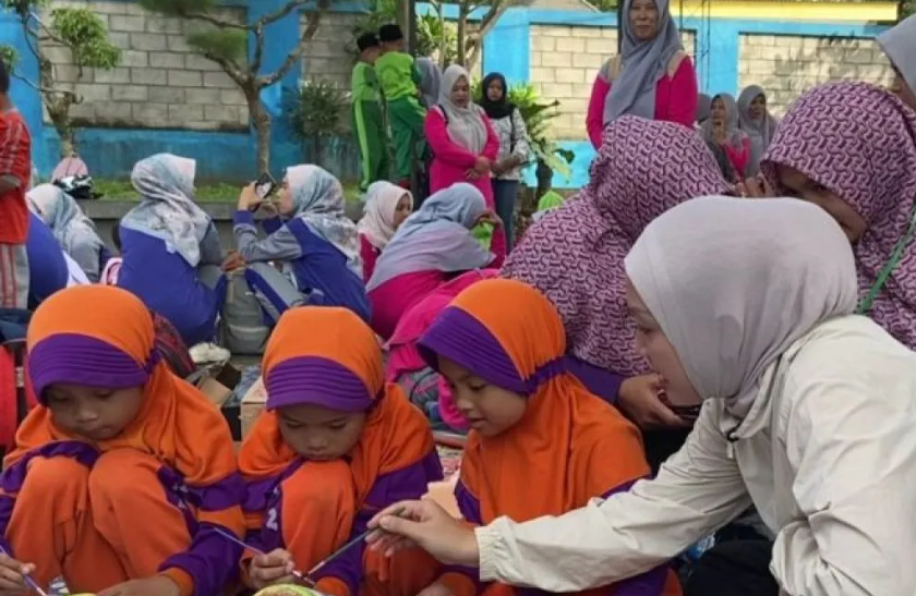 1.300 Anak RA Temanggung Lukis di Gerabah, Belajar Cinta Alam dan Budaya Lokal