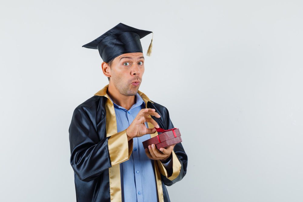 Ide Hadiah Wisuda untuk Cowok, Dijamin Bikin Senang dan Kepakai