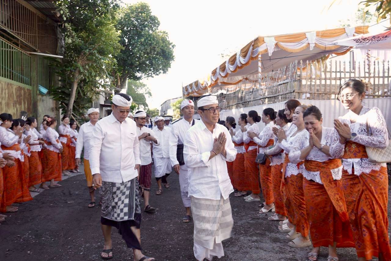 Spirit Kebersamaan Mengalir di Melaspas Alit Pura Dalem Oongan, Jaya Negara Turut Mendem Pedagingan