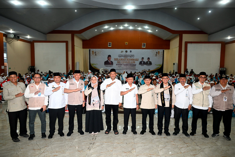 Jemaah Haji Kloter 2 Tiba di Medan, Surya Sampaikan Pesan Kebersamaan