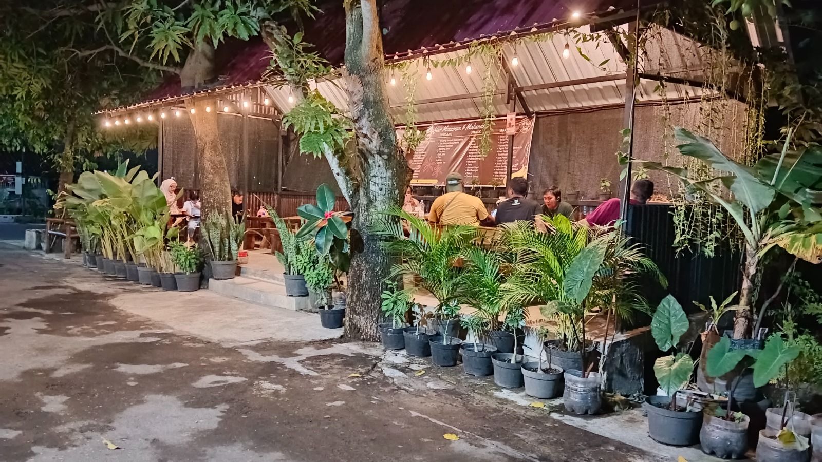 Menikmati Kopi Rempah di Kedai Rumahan RHJ Ketandan Trucuk