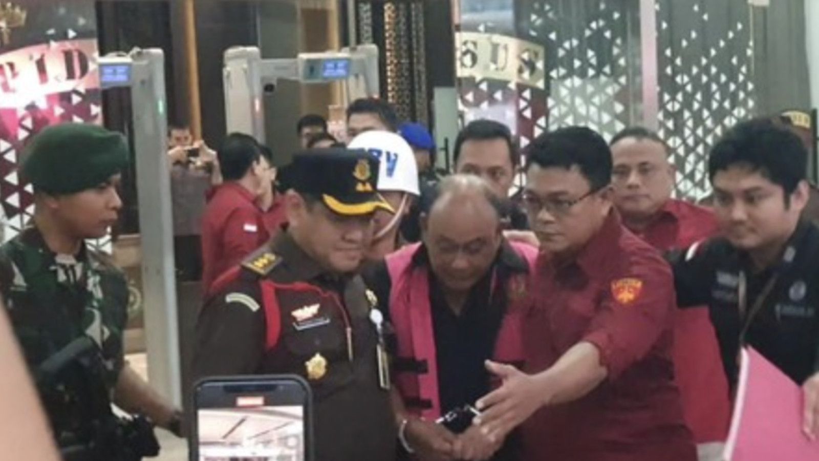 Dugaan Korupsi Terkait Program Makan Bergizi Gratis yang Melibatkan Pejabat BGN