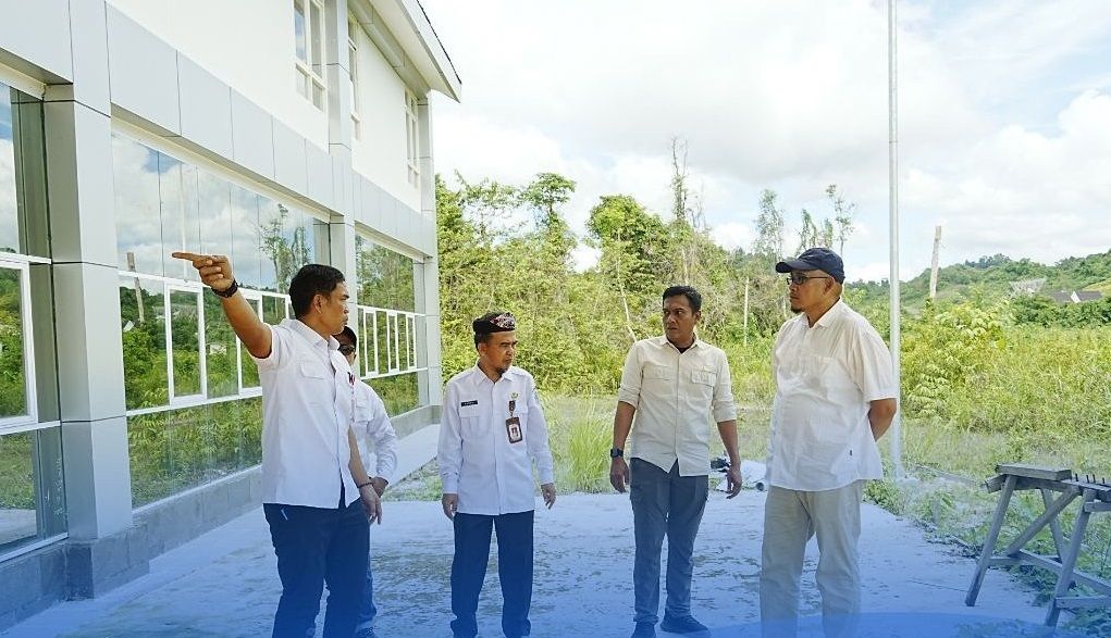 Sekprov Denny Minta Penyelesaian Gedung BPSDM Kaltara Dipercepat