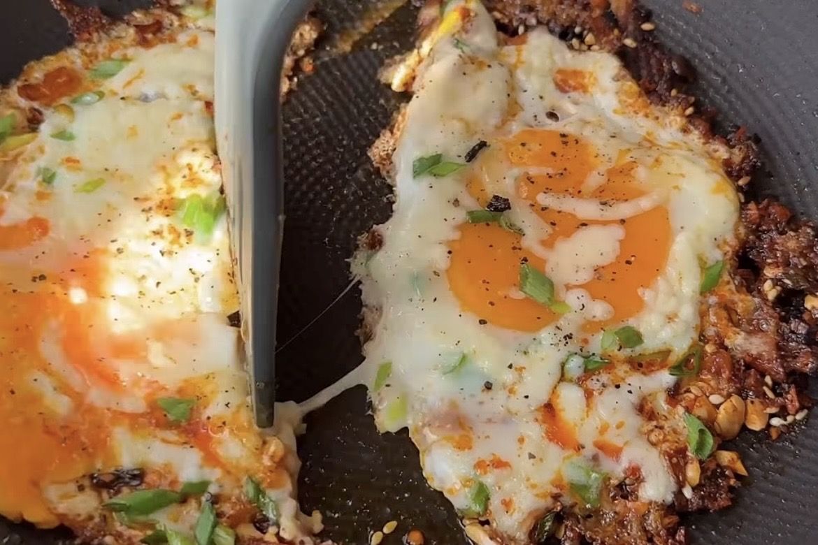 Resep Crispy Chilli Oil Egg Toast, Sarapan 10 Menit yang Bikin Ketagihan