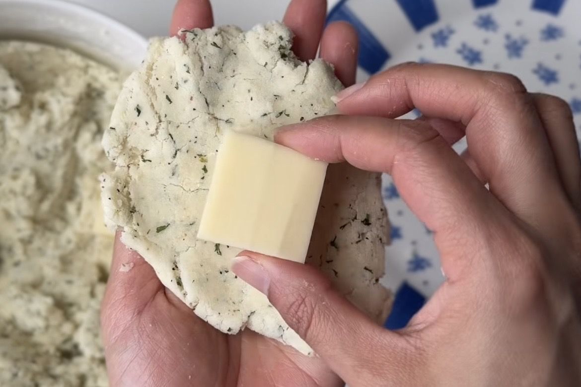 Satu Gigitan Langsung Suka, Resep Garlic Parmesan Cheese Balls Ini Wajib Dicoba