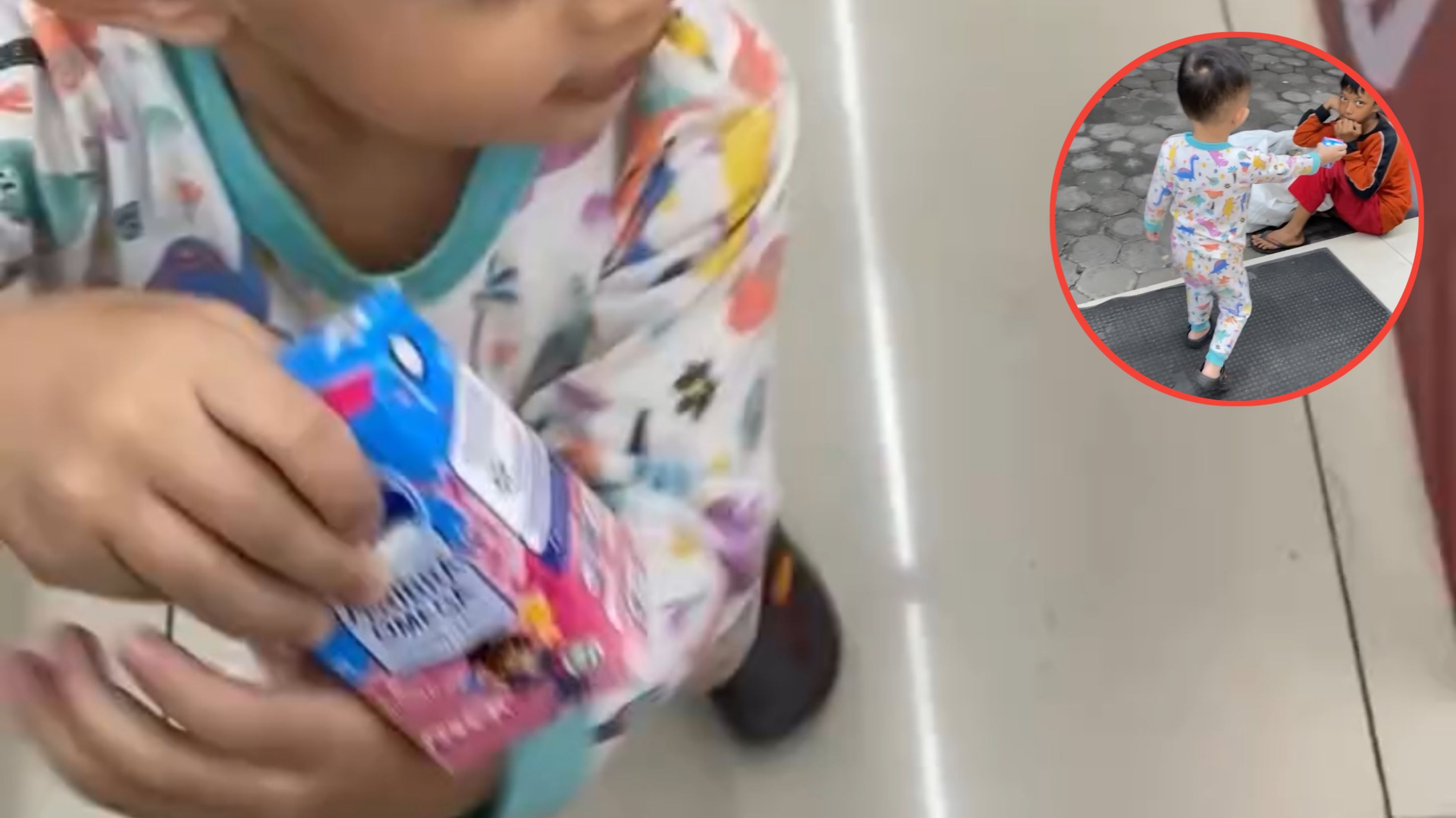 Anak Kecil Ini Bikin Ibunya Salah Paham Saat Ambil Susu, Ternyata untuk Anak Pemulung