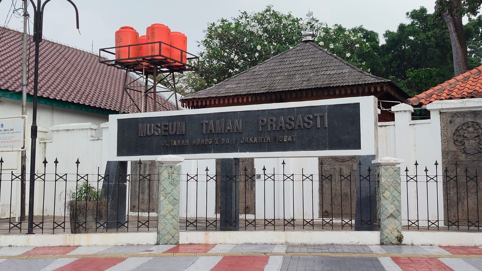 Misteri Simbol Ouroboros Ular yang Mengigit Ekor di Makam Jenderal Belanda J.H.R Kohler di Jakarta