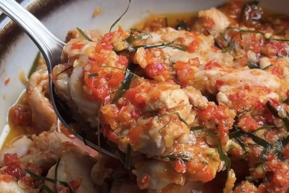 Cuma Pakai Bahan Sederhana, Ayam Pedas Daun Jeruk Ini Rasanya Mirip Masakan Restoran