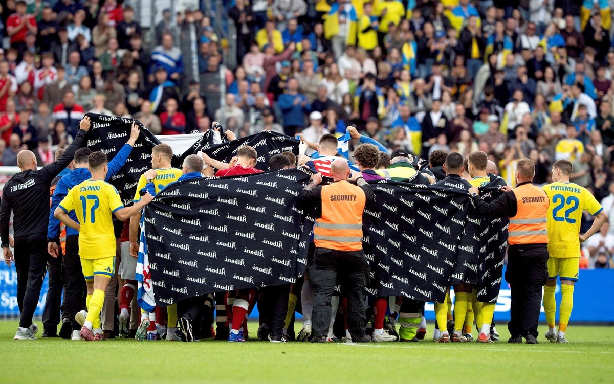 Christian Eriksen Kolaps Lagi di Lapangan, Laga Denmark vs Ukraina Dibatalkan