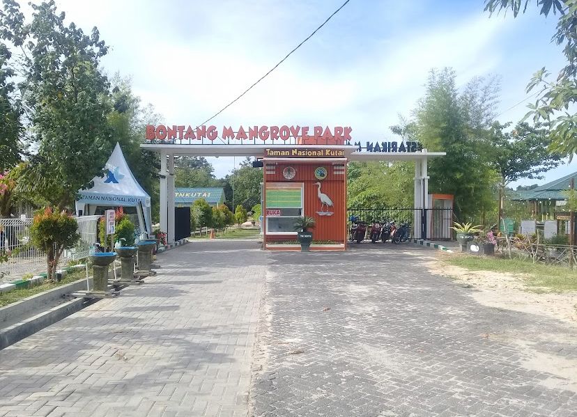Menyusuri Jalur Ulin Bontang Mangrove Park, Wahana Liburan Murah Ramah Ekologi