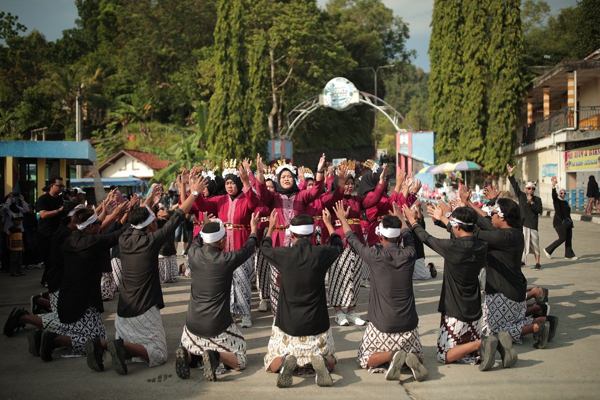 Seni dan Aksi Sosial Warga Lokal Sumedang Bersatu dalam Semangat “Bikin Semua Beken”