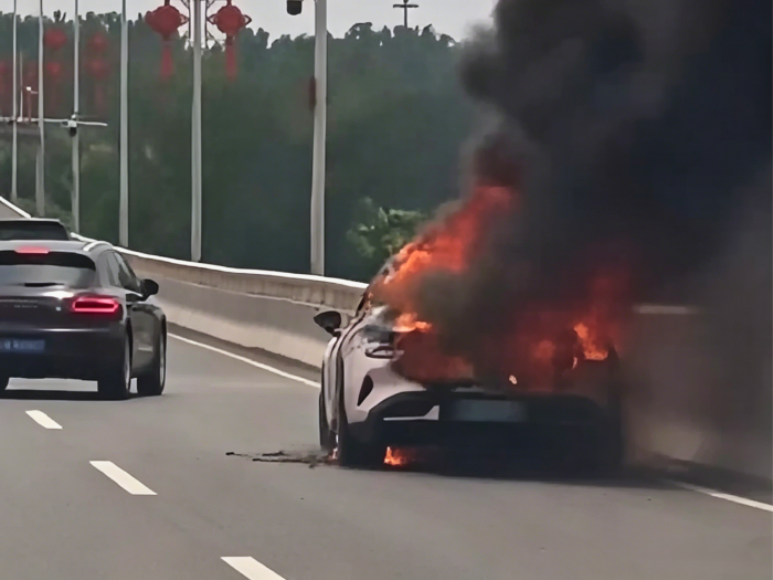 Xiaomi SU7 Ultra Terbakar, Bukan Kasus Pertama