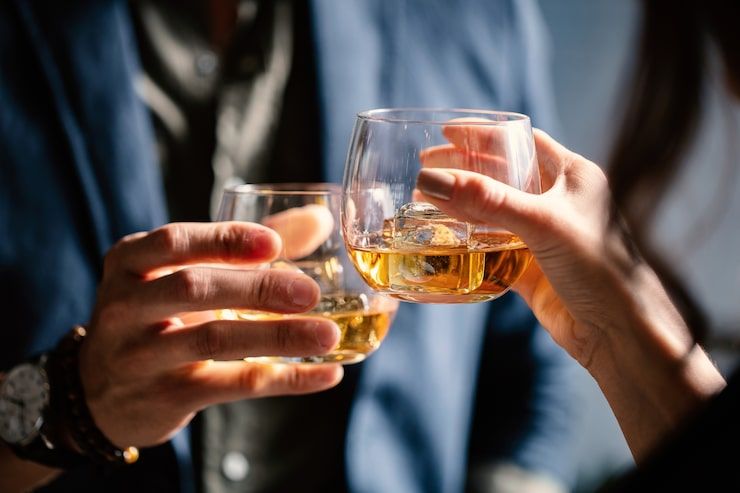 Suka Minum Alkohol Sejak Muda Tingkatkan Risiko Kanker Hati