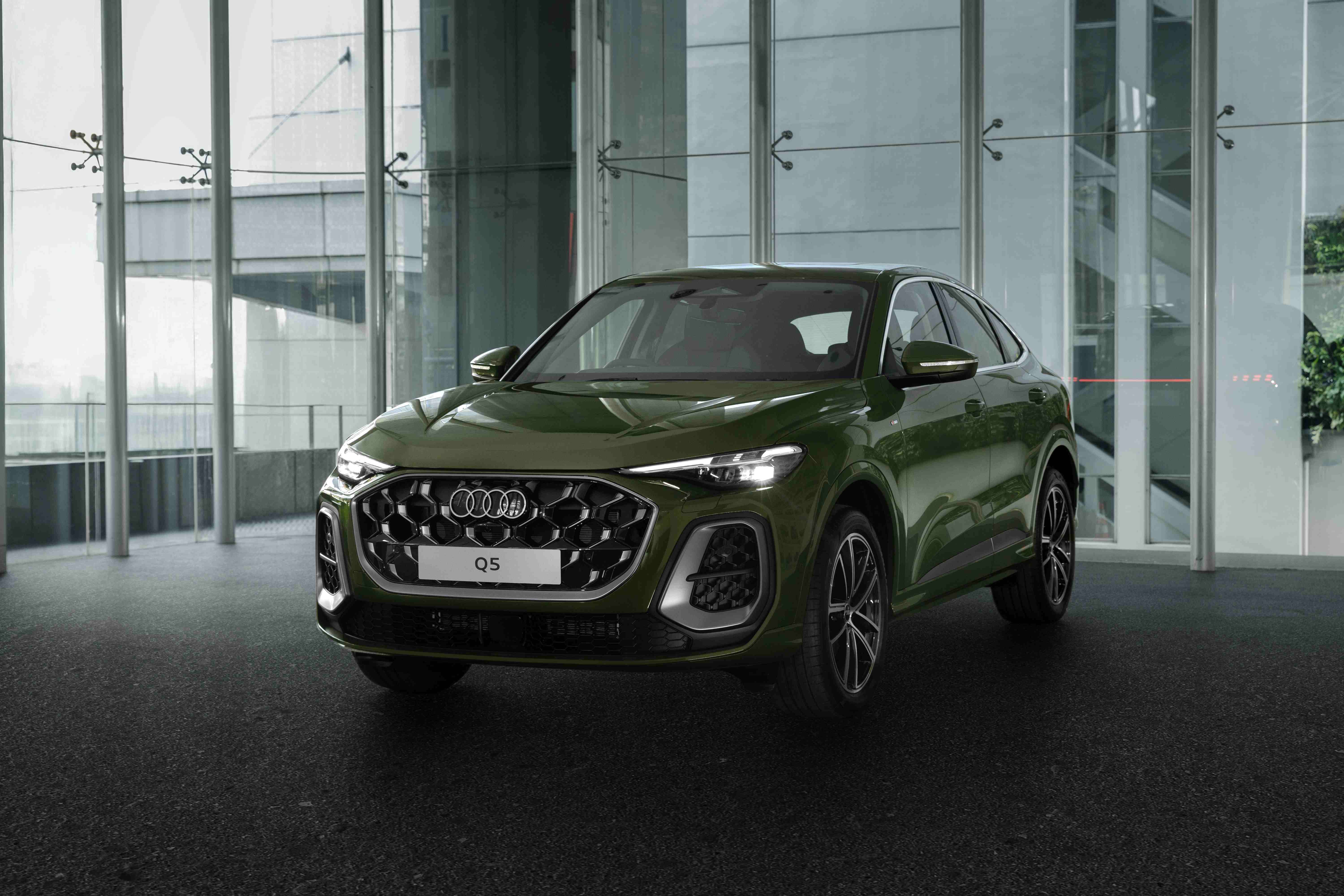 Audi Q5 Sportback Terbaru Resmi Mengaspal di Indonesia, Harga Tembus Rp1.9 M: Apa Kelebihannya?