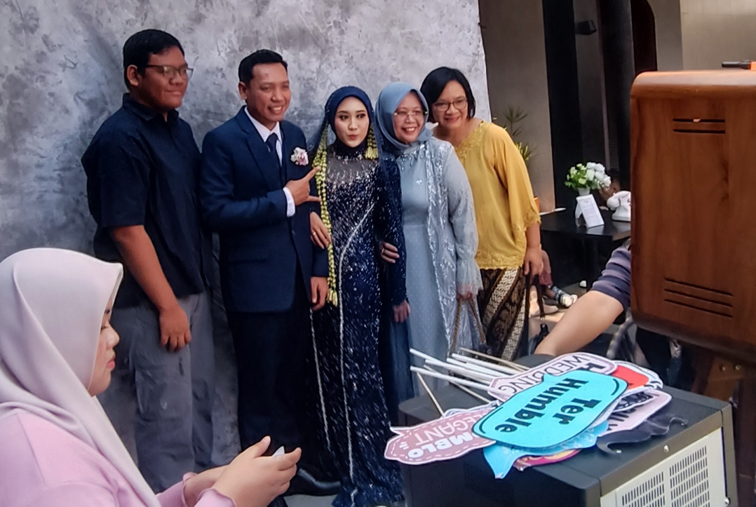 Ketika Pelaminan Tak Lagi Jadi Pusat Perhatian, Tren Photobooth Pernikahan Gen Z Merebak di Malang