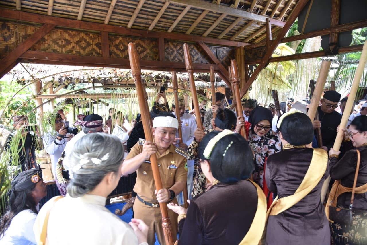 Tradisi Seren Taun 1957 Saka Kembali Menghidupkan Nilai Syukur dan Persaudaraan