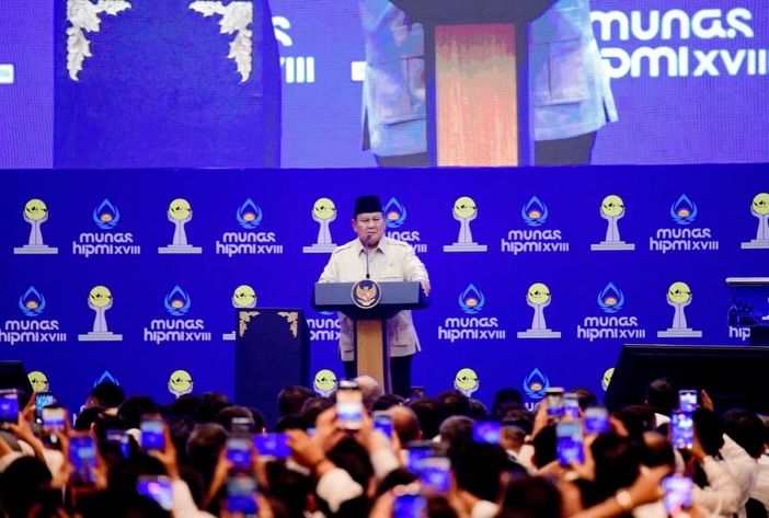Presiden Prabowo Jawab Kritik Kunjungan Luar Negeri: Pak Jokowi Jarang Keluar Juga Disalahkan