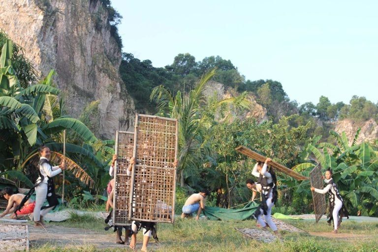 Mahasiswa Pendidikan Tari Unila Hadirkan Koreografi “Kemplora”, Angkat Narasi Pembuatan Kemplang