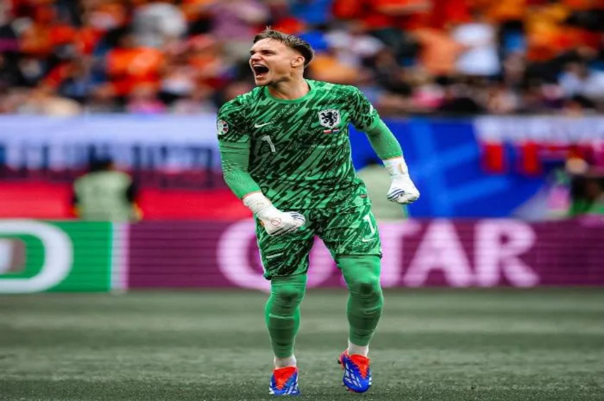 Bart Verbruggen Diragukan Tampil di Laga Pembuka Grup F Melawan Jepang