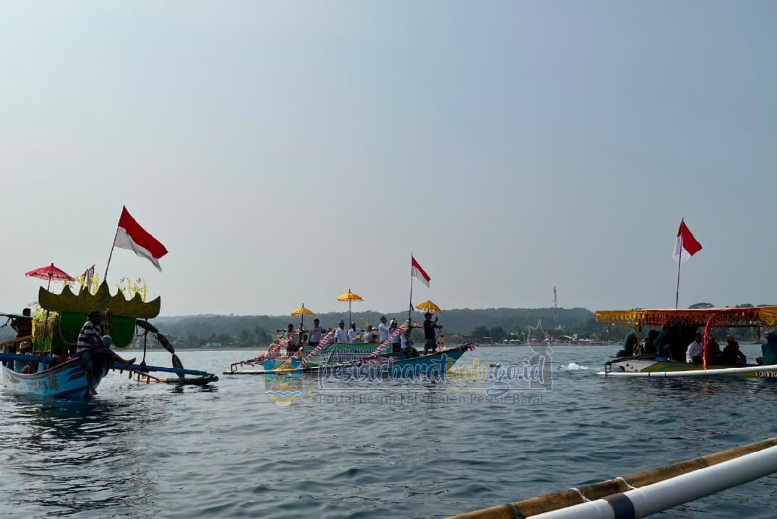 Ngumbai Lawok & Parade Perahu Hias Meriahkan Festival Teluk Stabas VI di Krui, Pesisir Barat