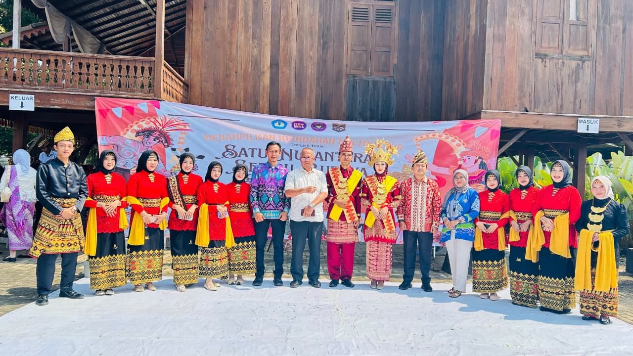 Dari Adat Betawi hingga Tari Kecak Bali, Mahasiswa PPKn Unila Sajikan 9 Budaya dalam Satu Panggung