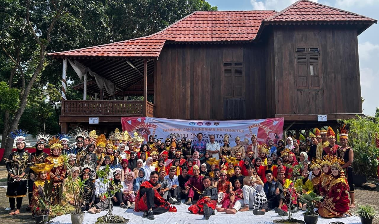 Dari Adat Betawi hingga Tari Kecak Bali, Mahasiswa PPKn Unila Sajikan 9 Budaya dalam Satu Panggung