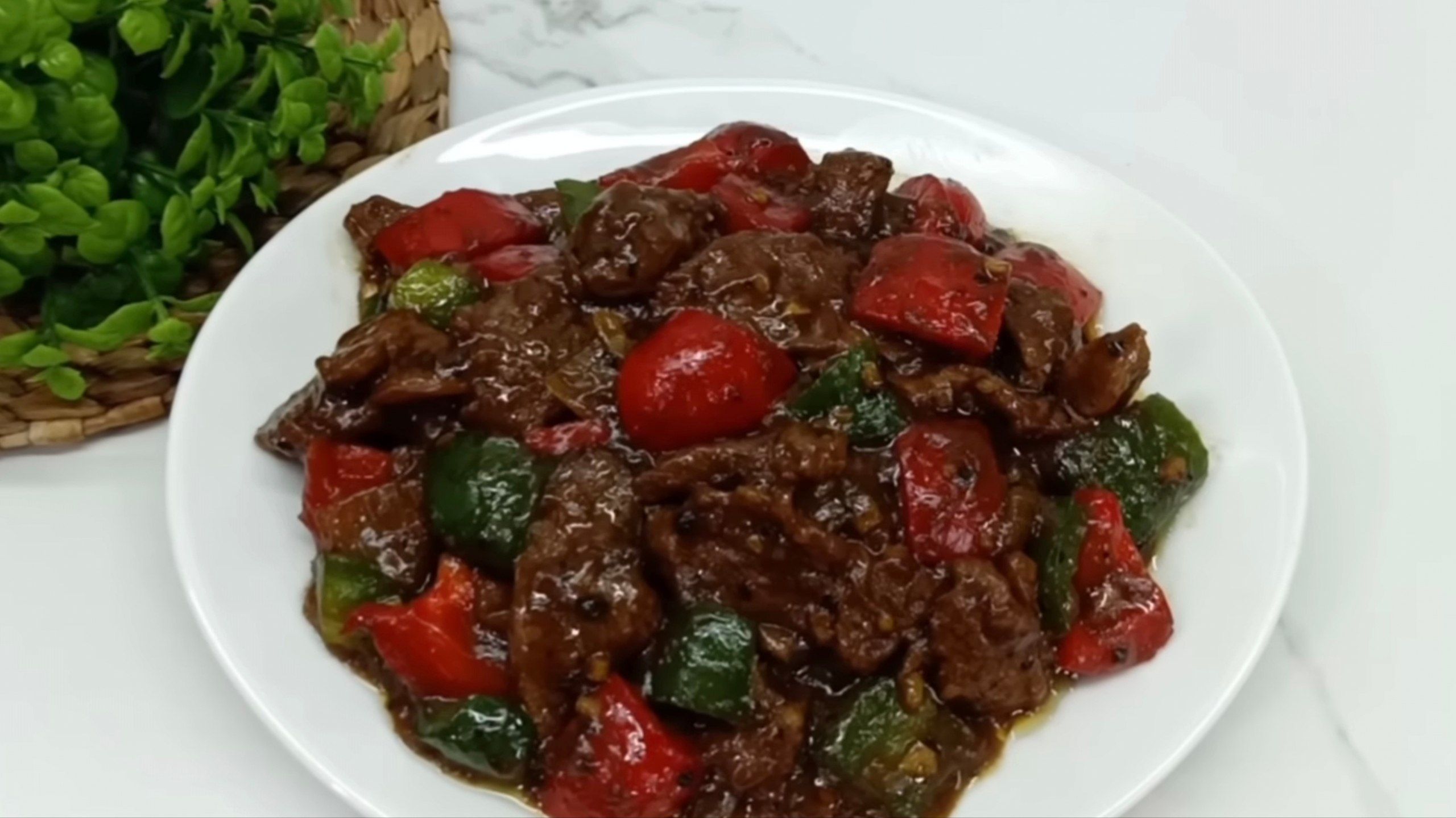 Resep Olahan Daging Sapi Lada Hitam yang Pedas Gurih