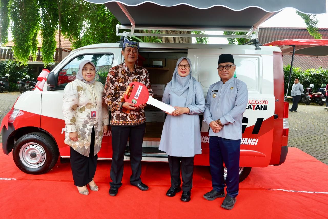 Bank Jatim Dukung Layanan Publik Banyuwangi, Serahkan Mobil Pelayanan Keliling dan Bantuan Bedah Rumah