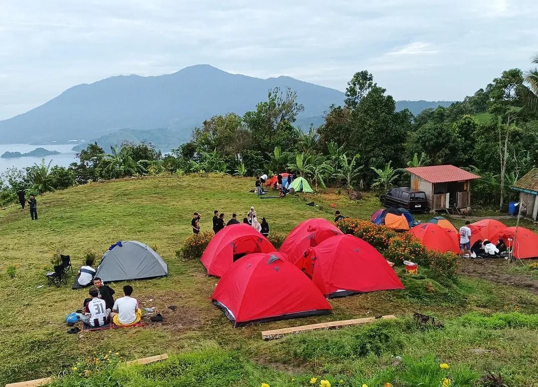 Terbang Menikmati Alam! Ini Rekomendasi Spot Paralayang Terbaik di Lampung