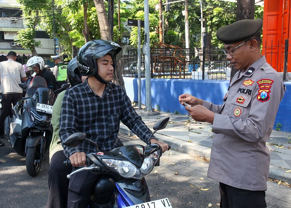 Nggak Bawa SIM Pas Kena Razia, Sekarang Bisa Cek Lewat HP