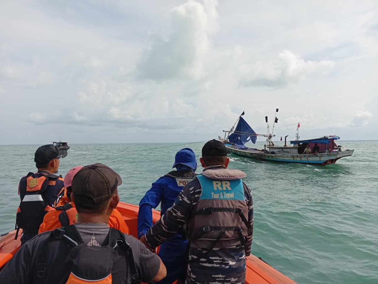 Dua ABK KM Arof Hilang di Perairan Lampung Timur, Tim SAR Lakukan Pencarian