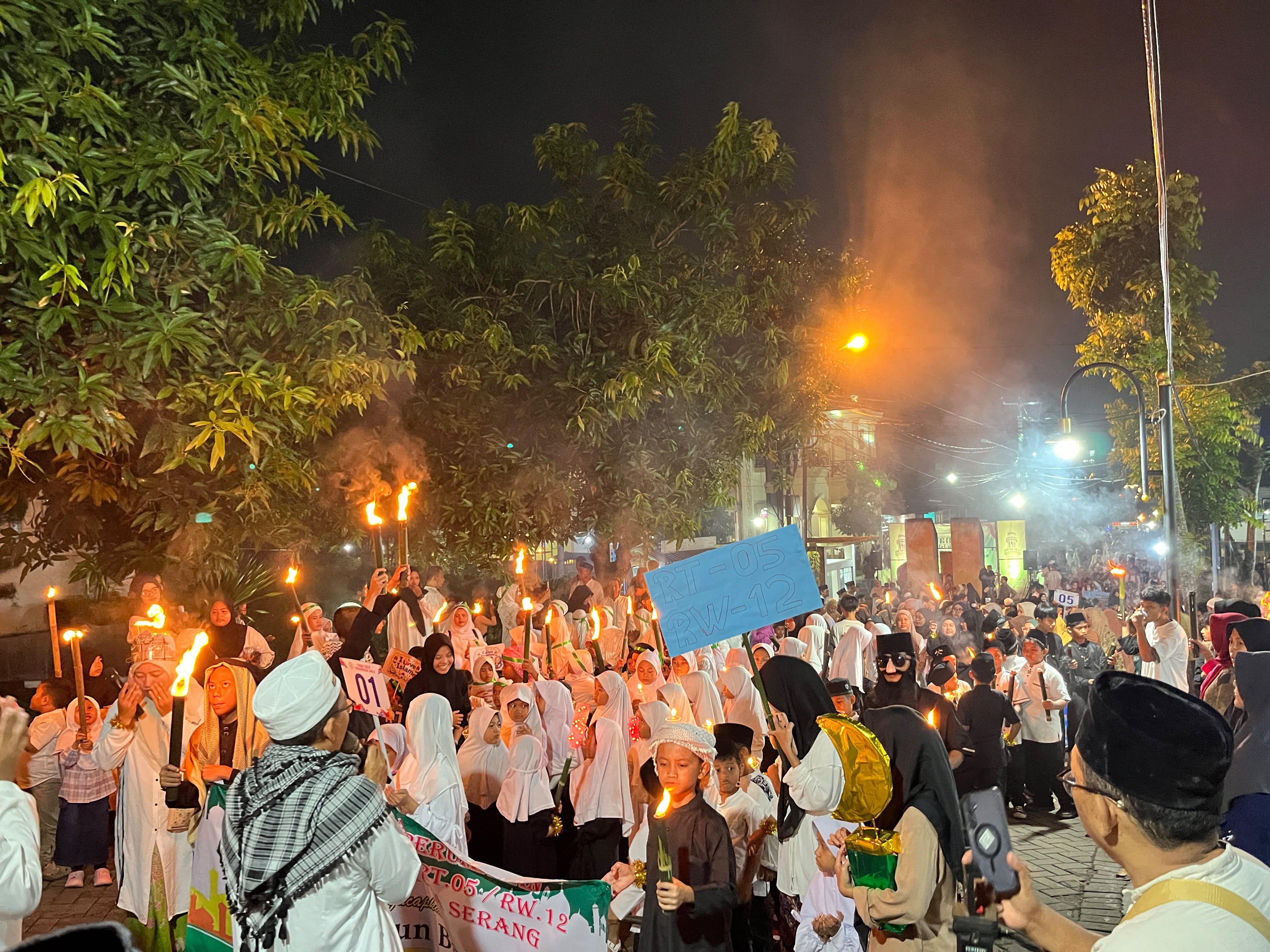 Semarakkan 1 Muharram 1448 H, Ratusan Warga Safira Gelar Pawai Obor