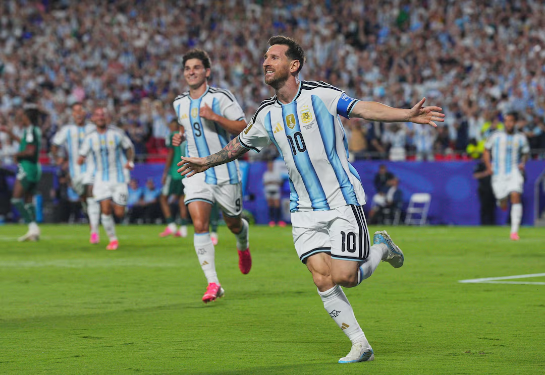 Hattrick Messi Bawa Argentina Tundukkan Perlawanan Aljazair 3-0!