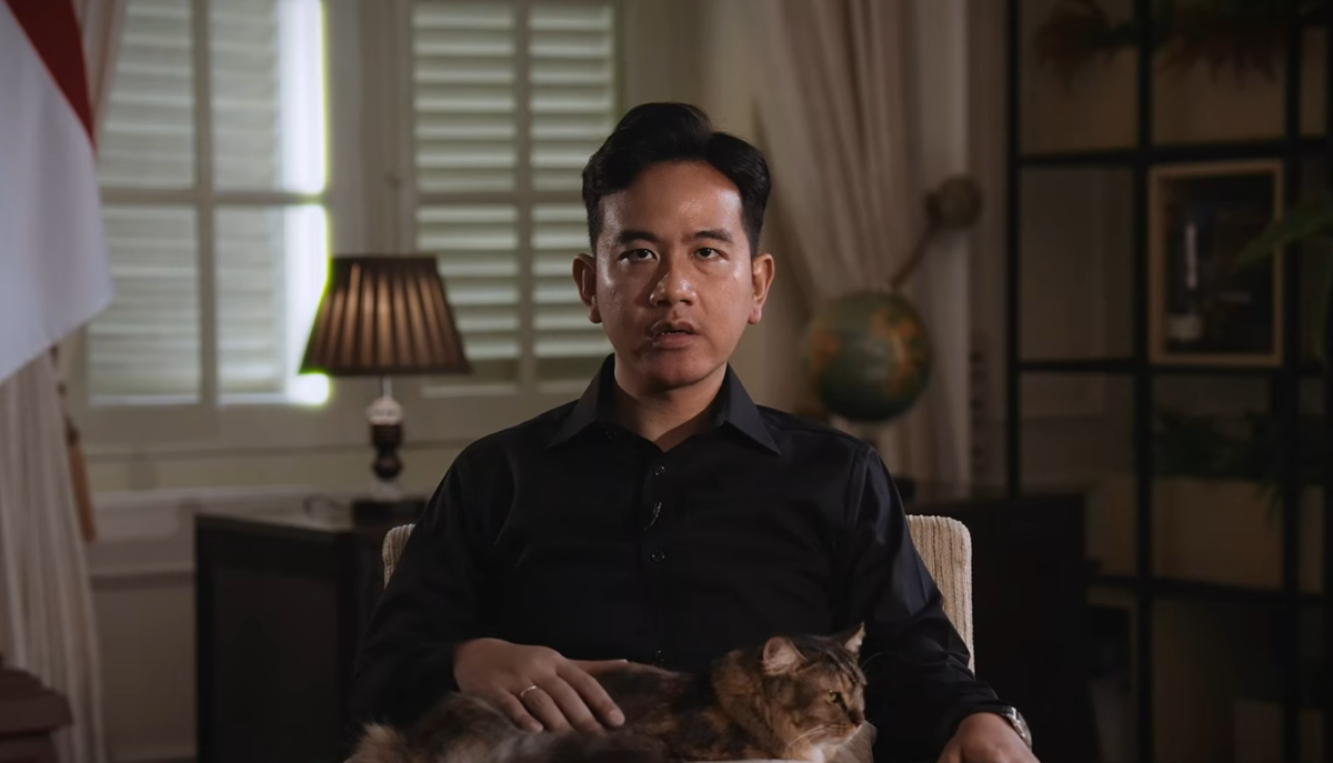 Momen Wapres Gibran Bicara Tantangan AI Sambil Pangku Kucing: Kuasai Teknologinya, Pegang Etikanya!