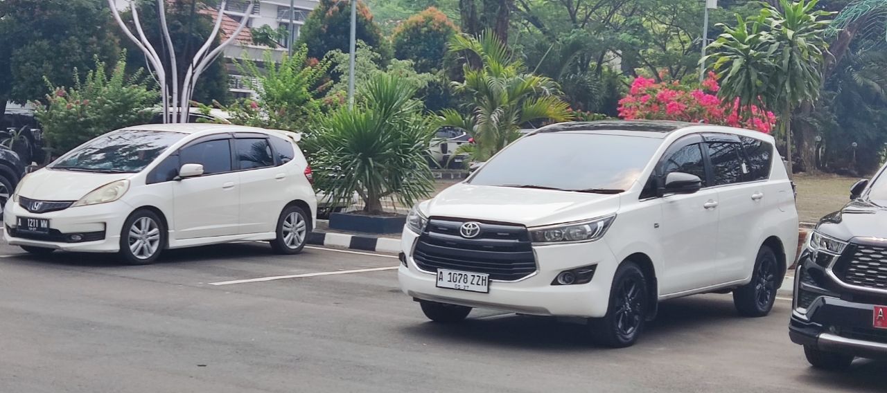 Dugaan Kendaraan Berpelat Khusus Seri ZZH Kerap Terparkir di Pusat Pemerintahan Kota Serang, Pemkot Sebut Bukan Aset Daerah