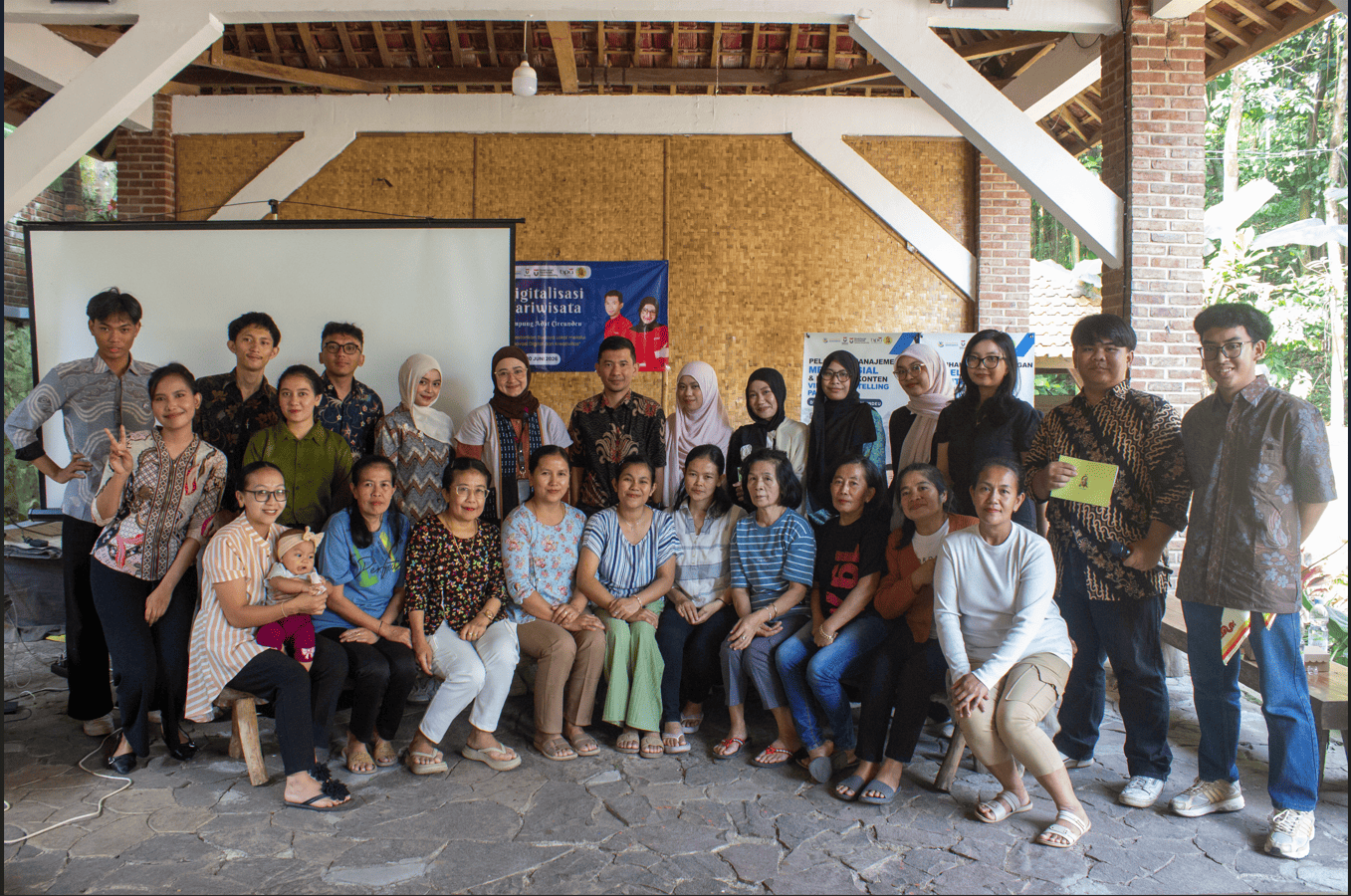 Telkom University Dukung Transformasi Digital Kampung Adat Cireundeu via Pelatihan Website