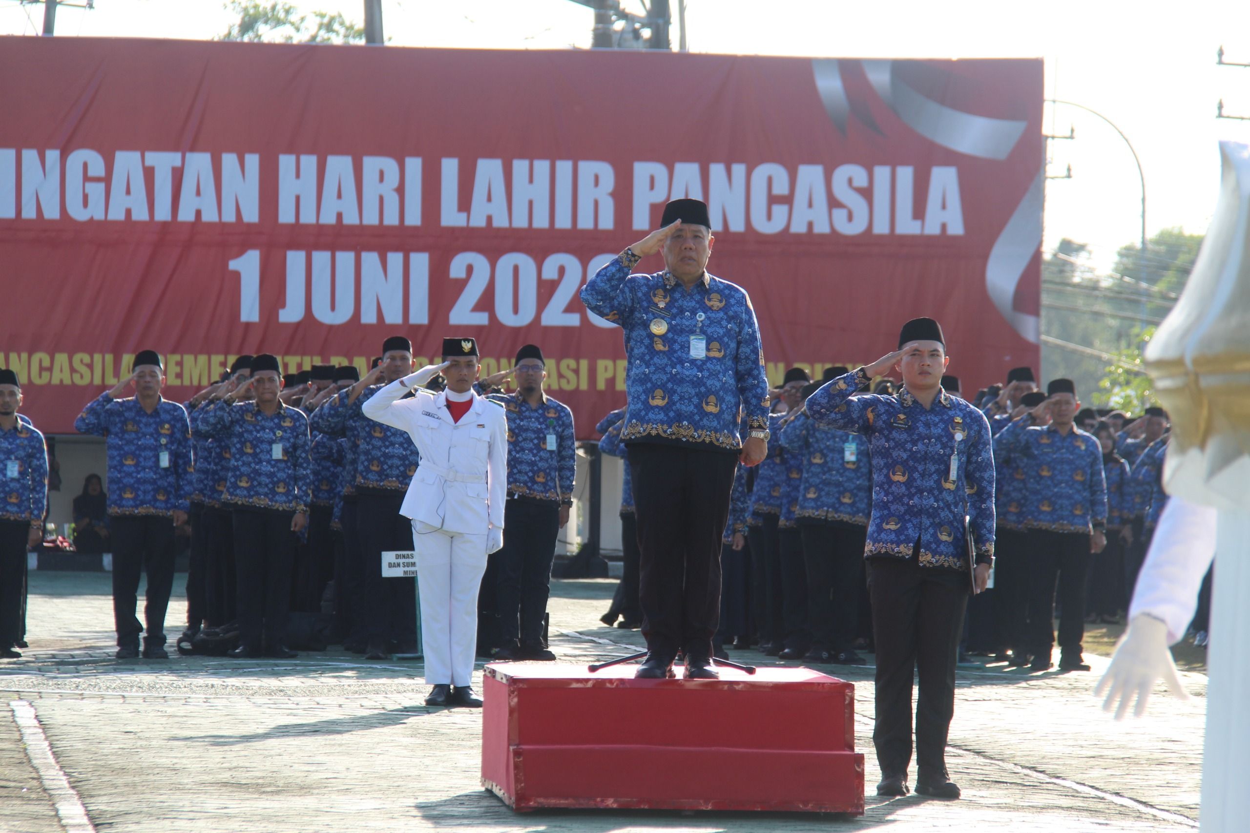 Gubernur Hidayat Arsani Tekankan Disiplin dan Efisiensi Anggaran dalam Upacara Bulanan Pemprov Babel
