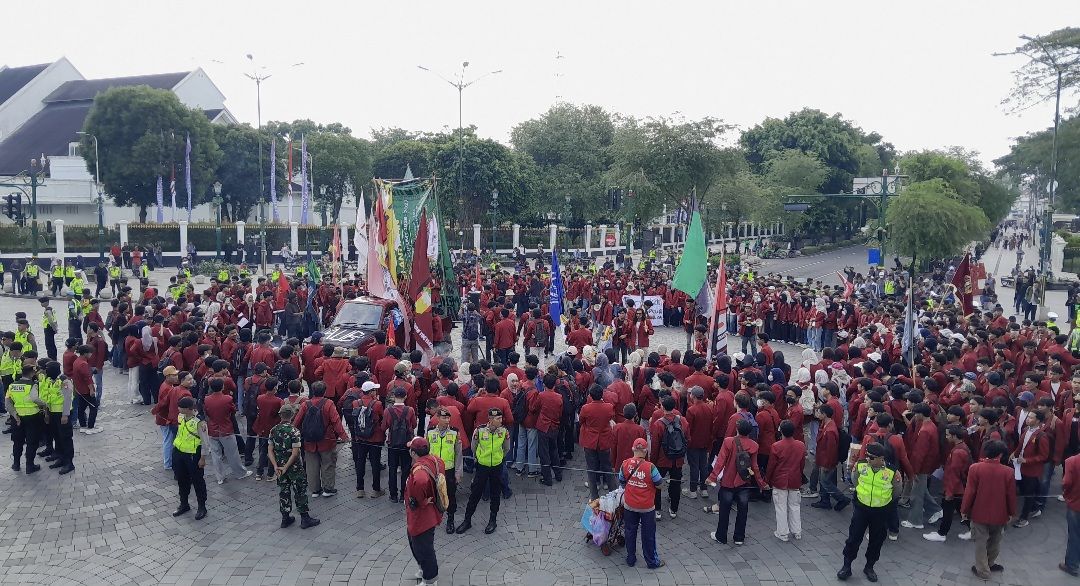 Ribuan Mahasiswa Aliansi UMY Bergerak Kepung Titik Nol Jogja Hari Ini, Suarakan 8 Tuntutan Pembebasan Nasional