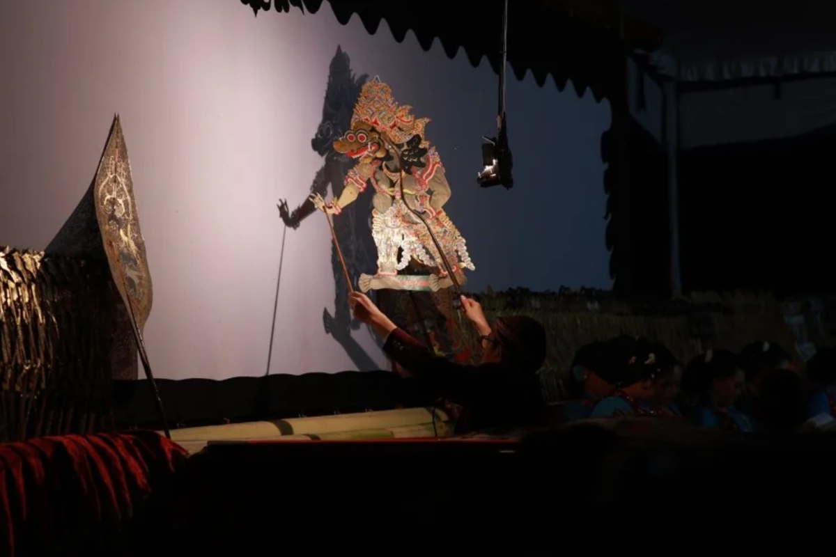 Rayakan Dies Natalis ke-50, UNS Hadirkan Pesan Kepemimpinan Lewat Wayang Kulit Pandhawa Labuh