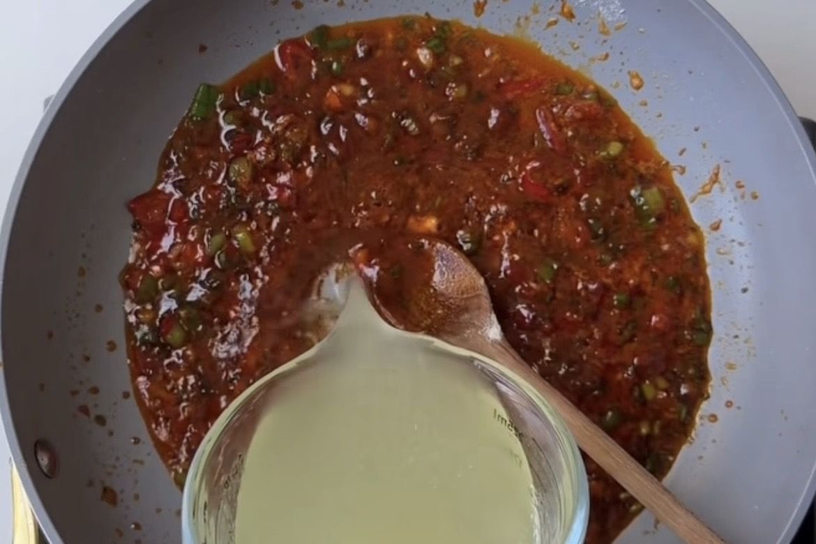Pencinta Pedas Wajib Coba! Spicy Garlic Chili Ramen yang Bikin Keringatan Tapi Nagih